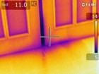 Wärmebildkamera - Undichtes Hauseingangselement - Holztür aus 1992 - Innenansicht